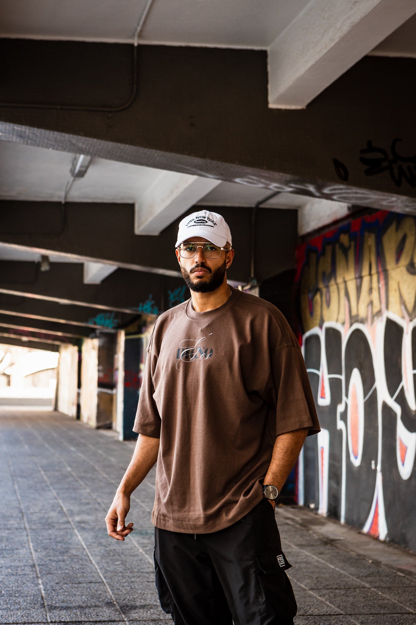 Polera Oversize Café Él es Digno