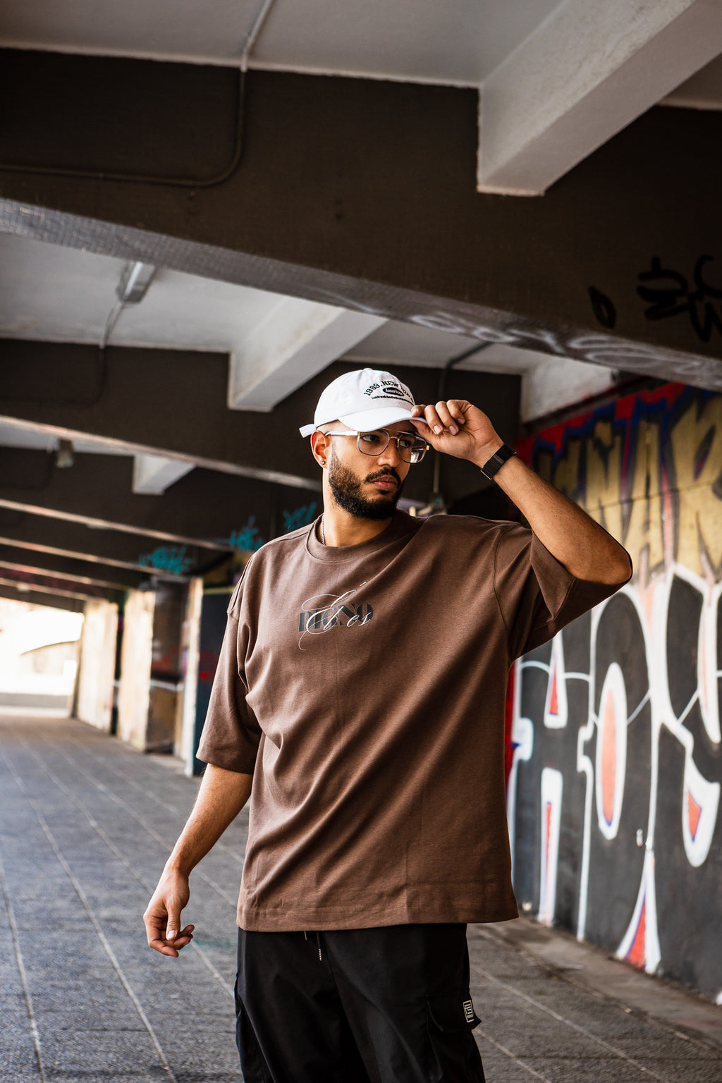 Polera Oversize Café Él es Digno