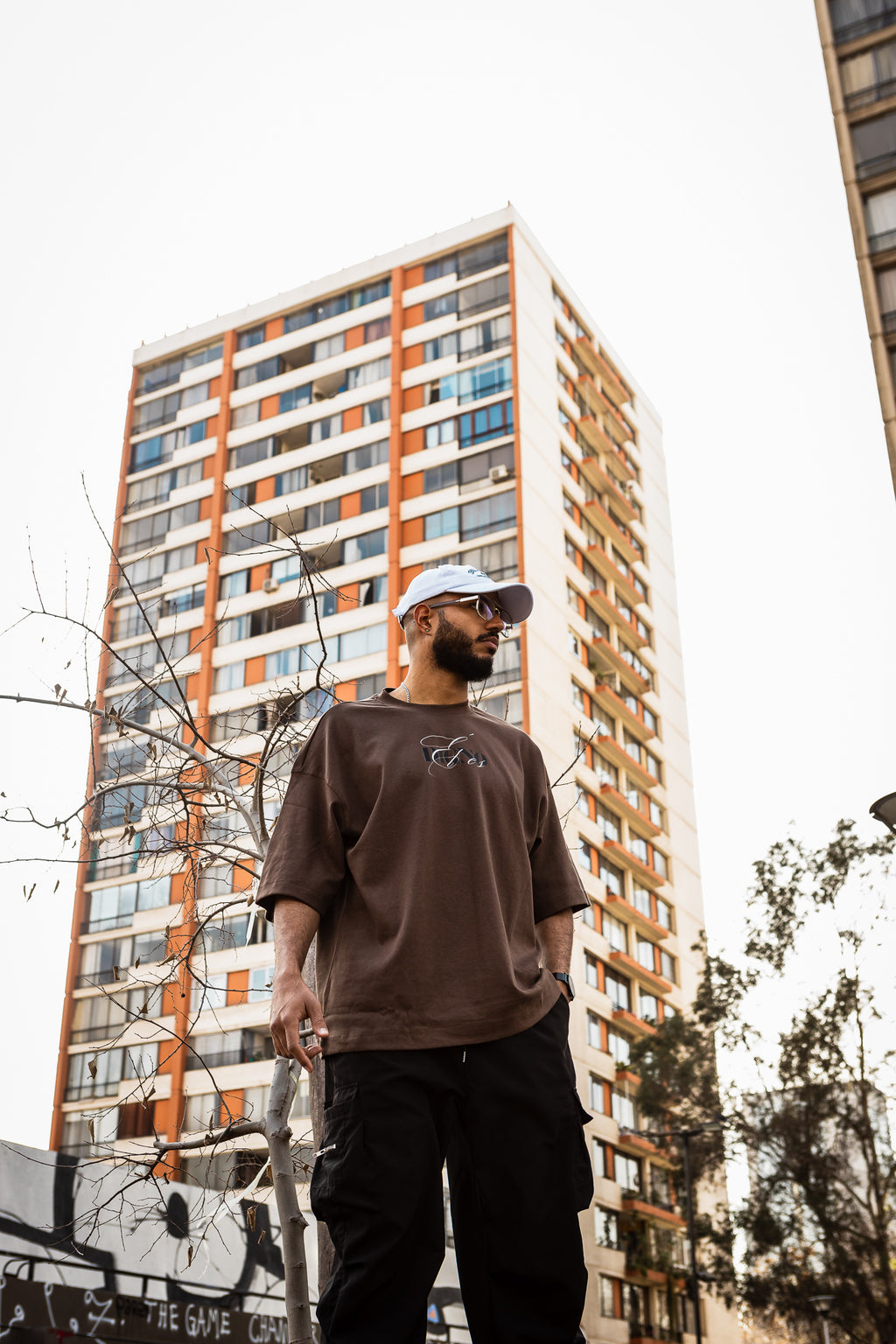 Polera Oversize Café Él es Digno