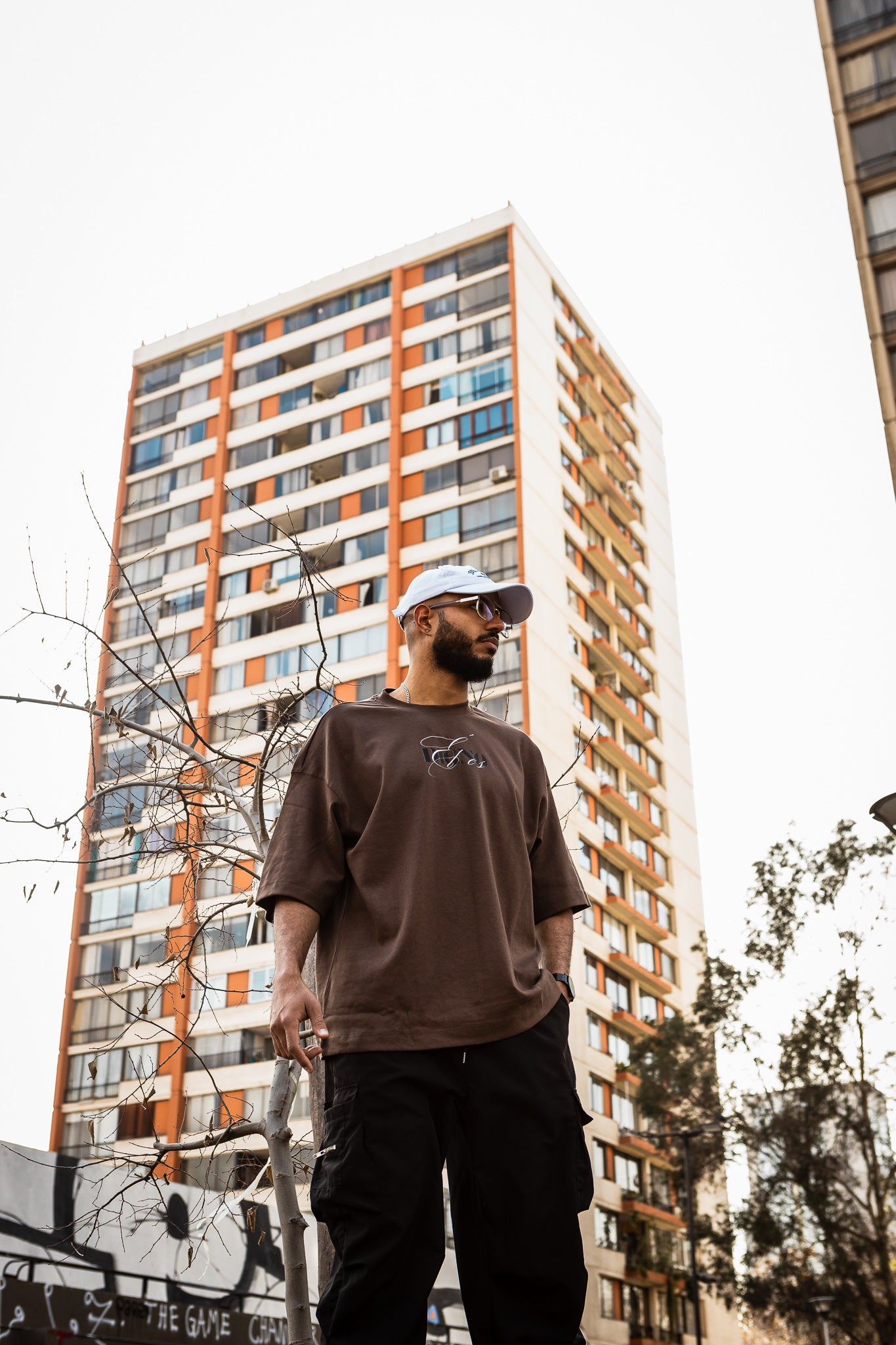 Polera Oversize Café Él es Digno