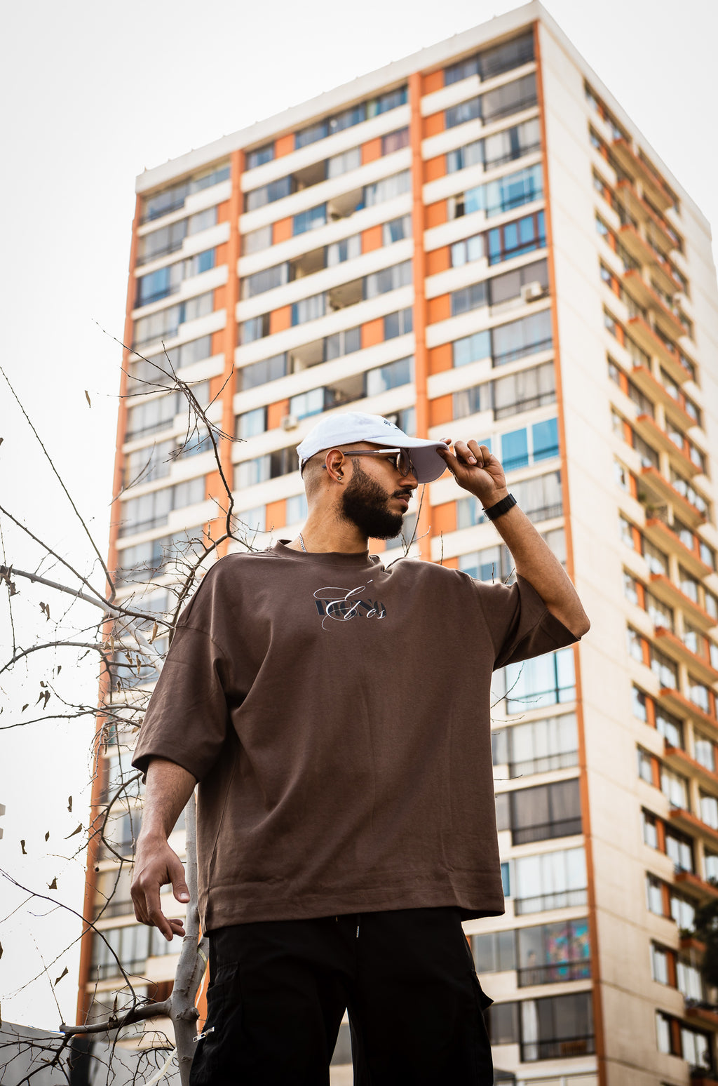 Polera Oversize Café Él es Digno