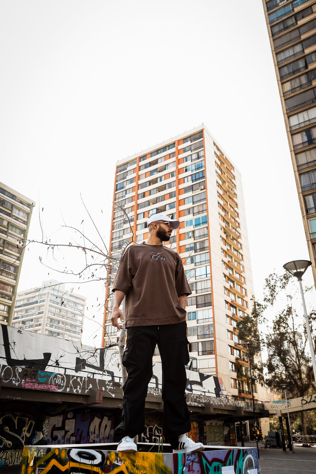 Polera Oversize Café Él es Digno