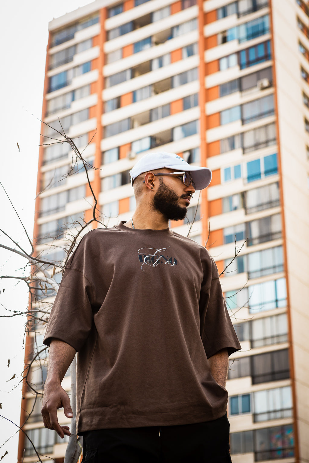 Polera Oversize Café Él es Digno