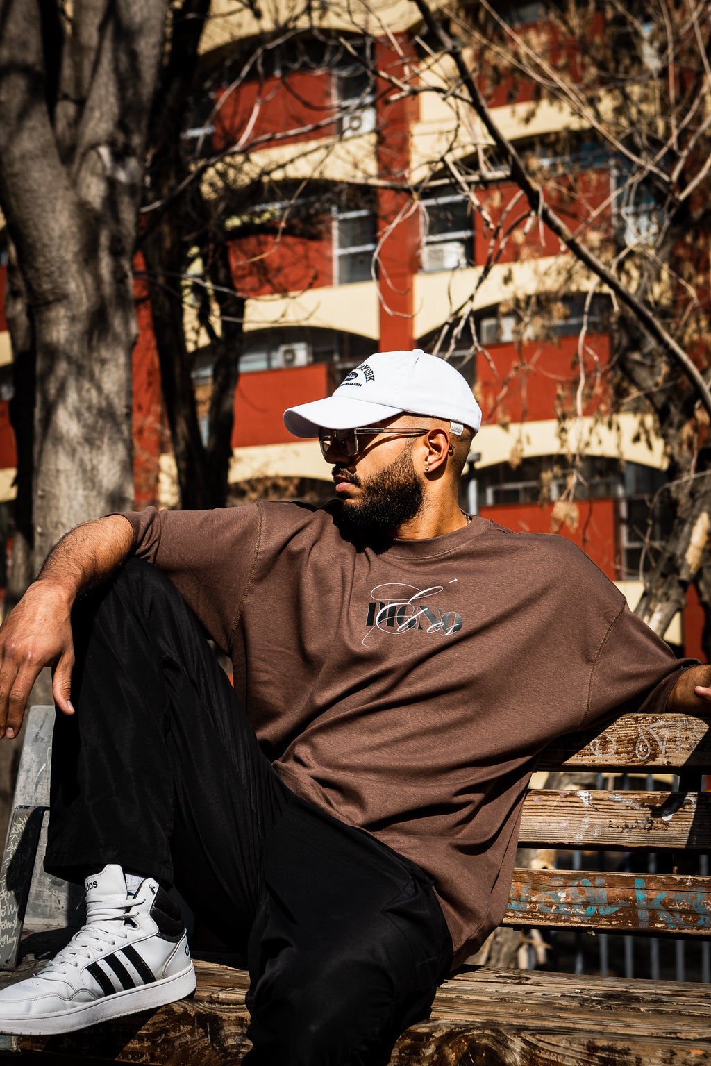 Polera Oversize Café Él es Digno