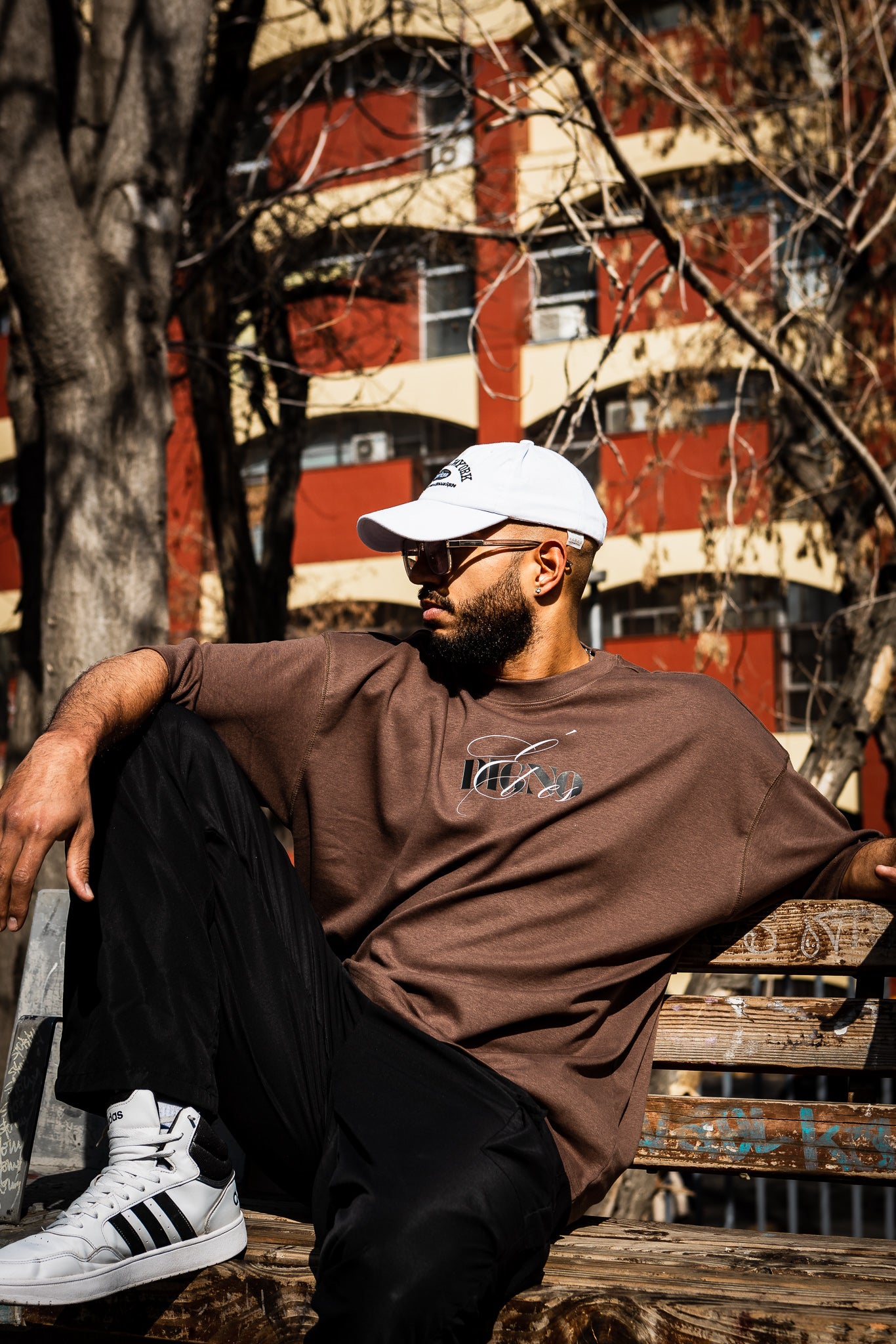 Polera Oversize Café Él es Digno