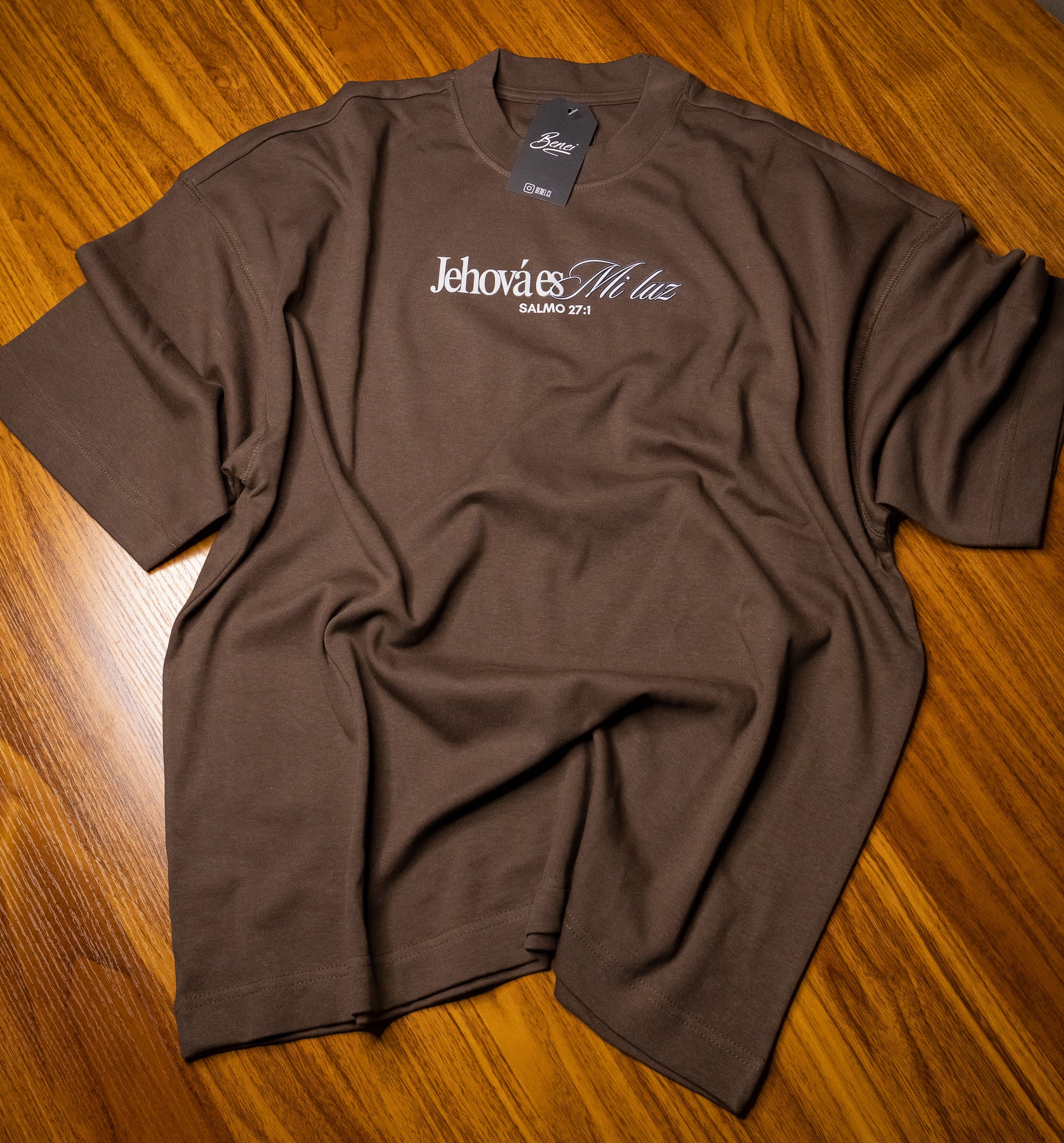 Polera manga corta Jehová Es Mi Luz Café