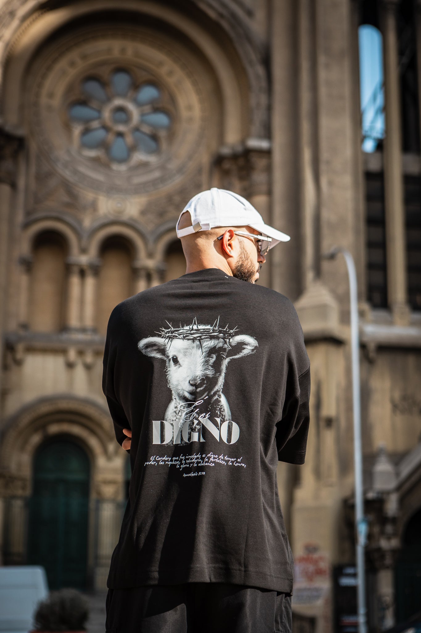 Polera Oversize Manga Corta Él es Digno