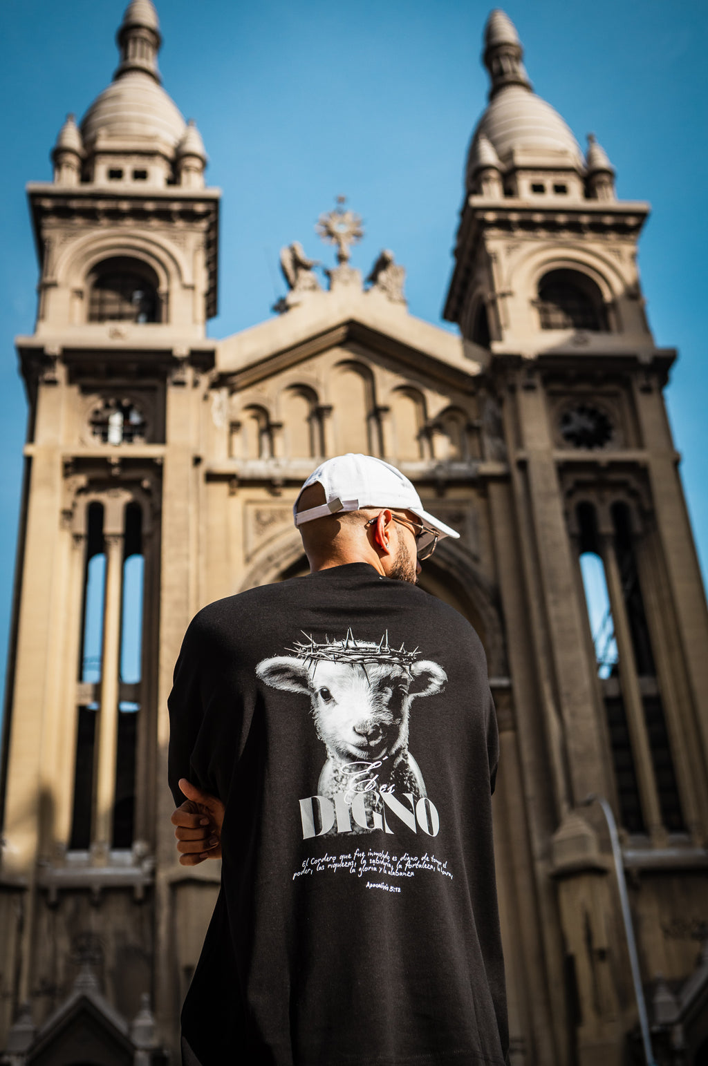 Polera Oversize Manga Corta Él es Digno