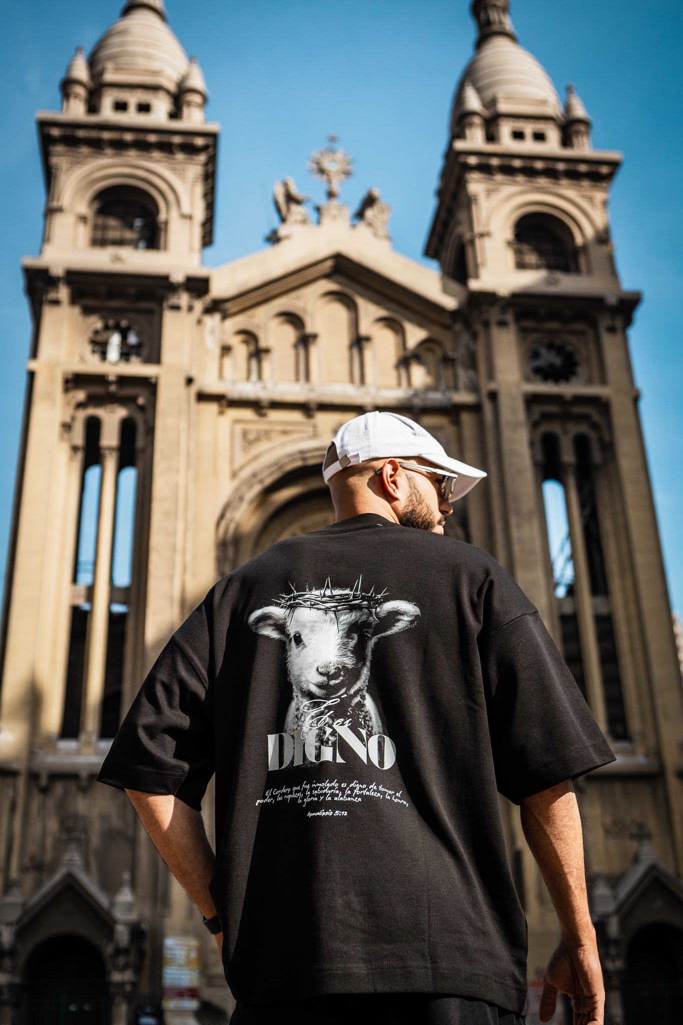 Polera Oversize Manga Corta Él es Digno